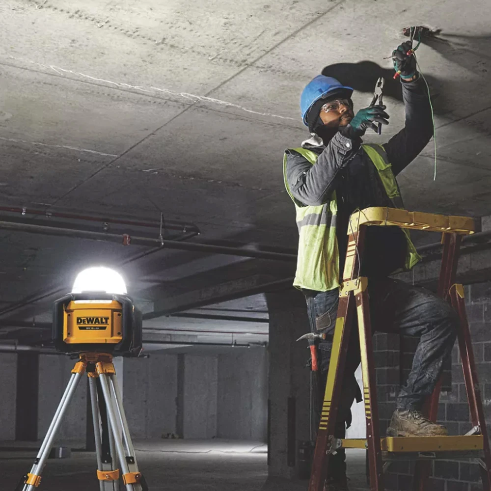 Фонарь DeWALT DCL074-XJ 3