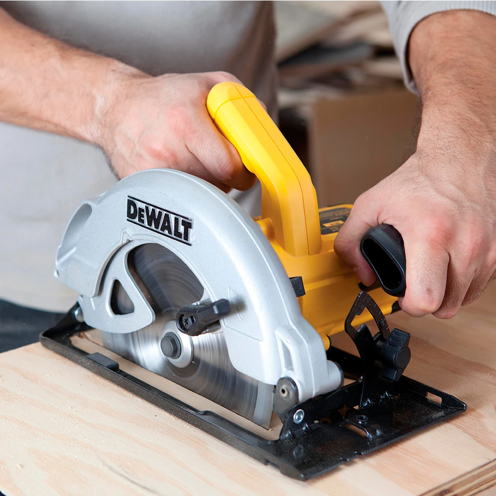 Пила дисковая DeWALT DWE560-QS 3