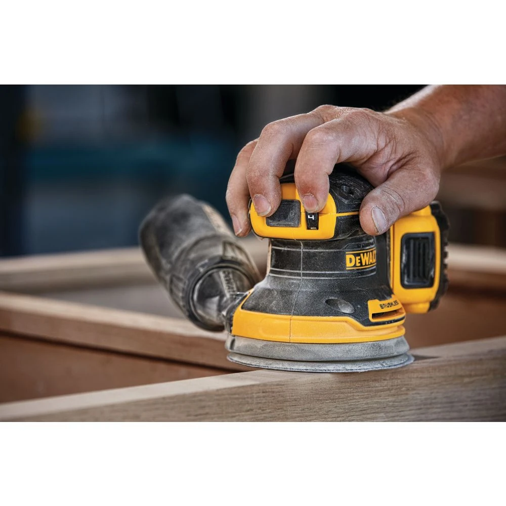 Шлифмашина DeWALT DCW210N+DCB183 10