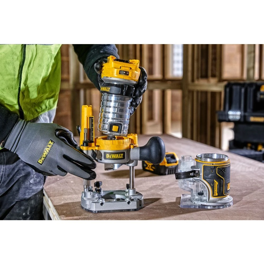 Электрофрезер DeWALT DCW604NT-XJ 4