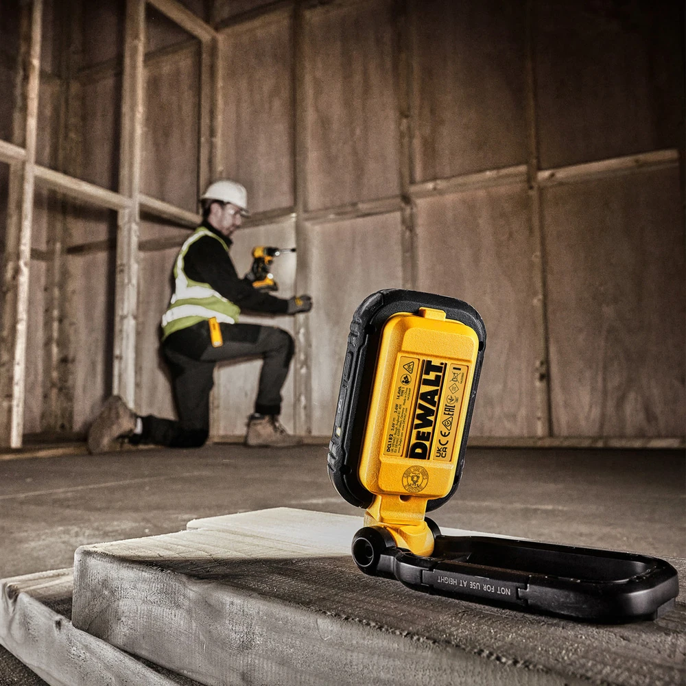 Фонарь DeWALT DCL182-XJ 3