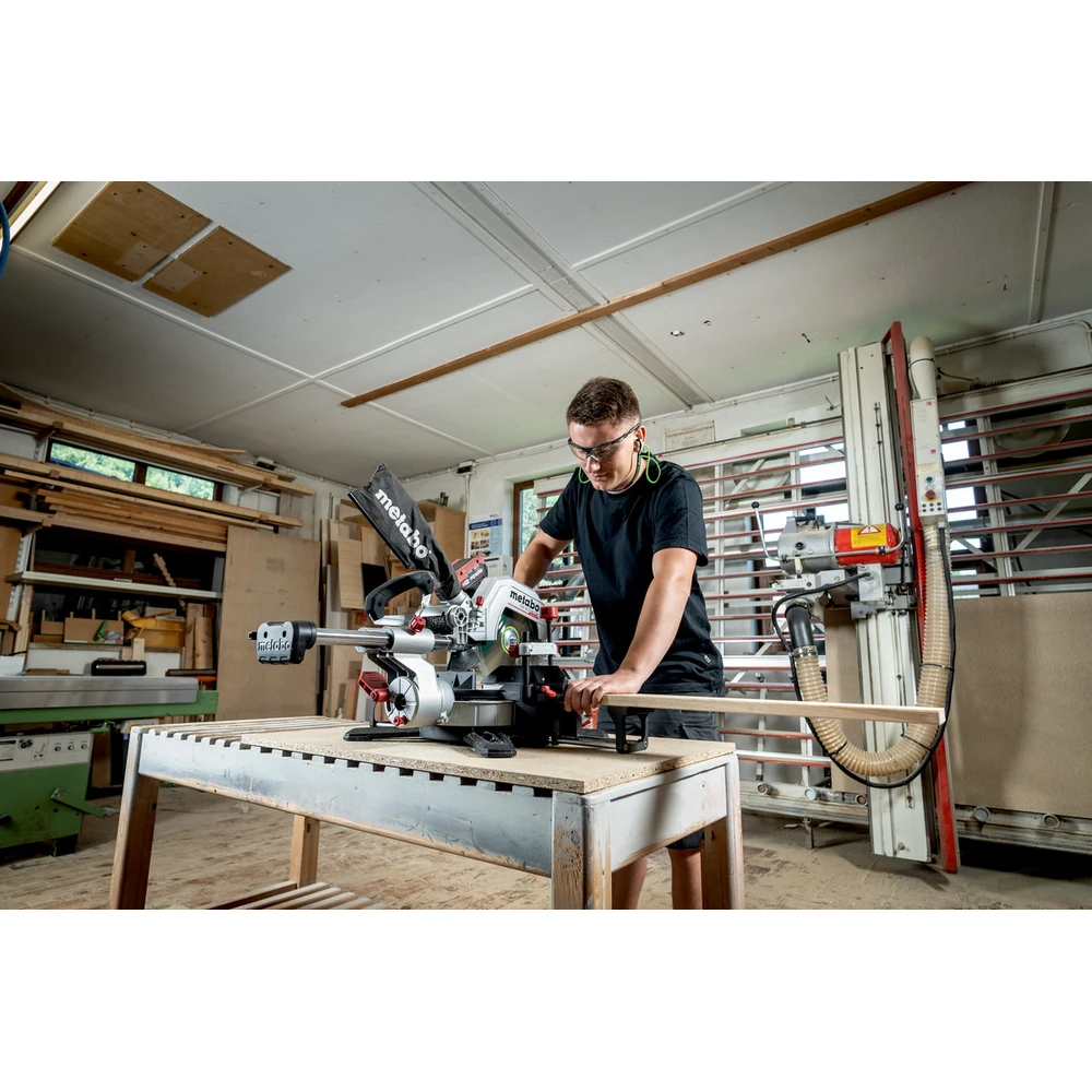 Пила торцовочная METABO KGS 18 LTX BL 254 (614254850) 3