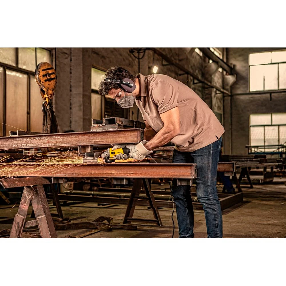 Углошлифовальная машина Stanley SG7125-RU 3