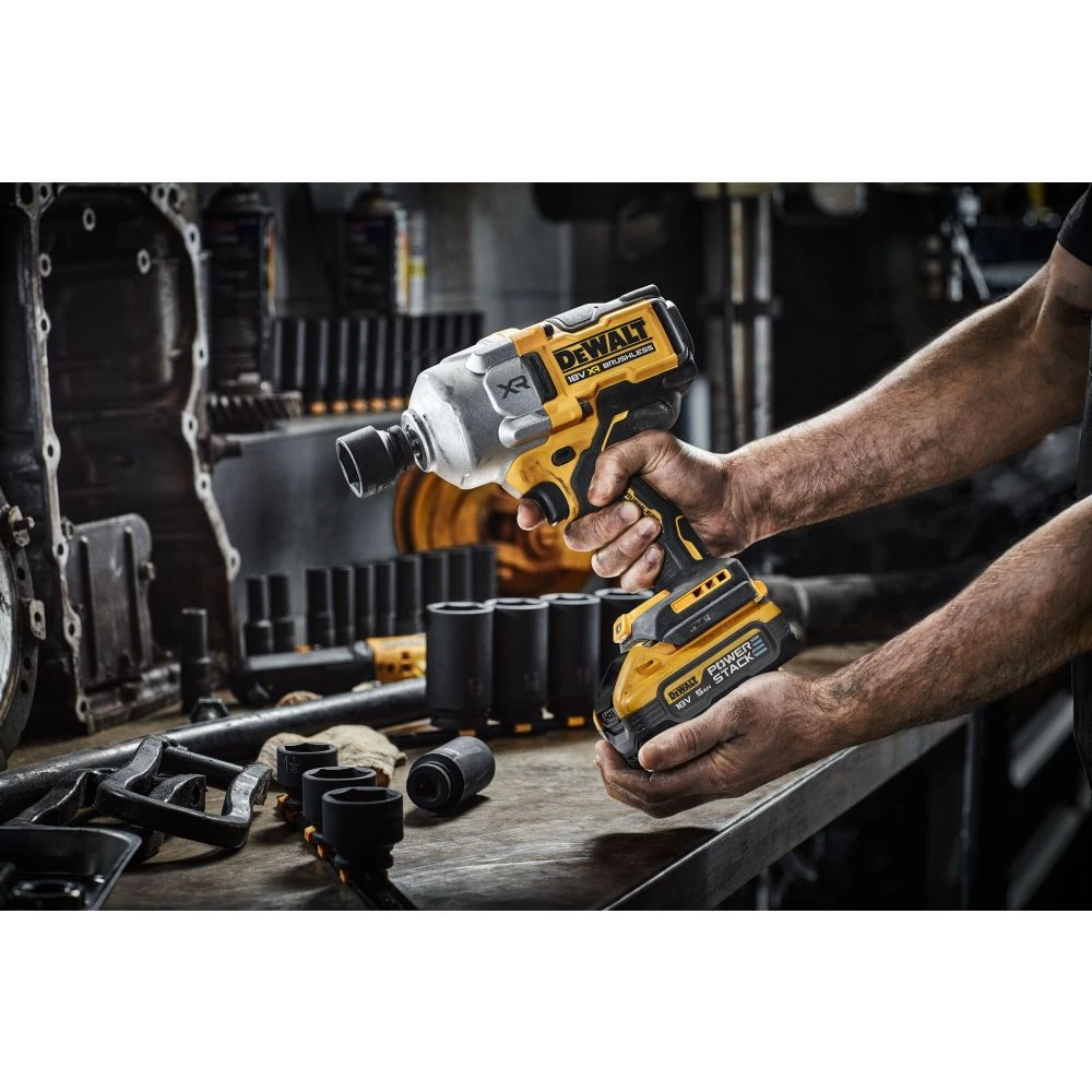 Гайковерт DeWALT DCF961NT-XJ+DCB1880-XJ 5