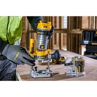 Электрофрезер DeWALT DCW604NT-XJ4