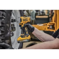 Гайковерт DeWALT DCF891N-XJ+DCB184-XJ5